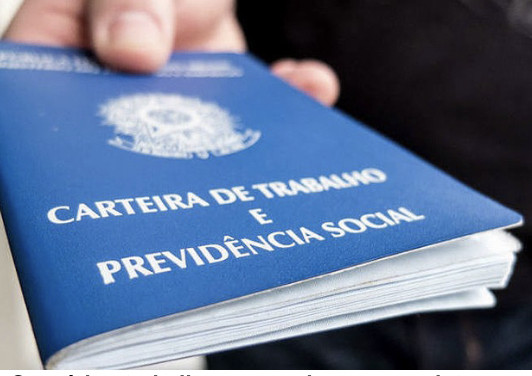 Operários trabalharam na obra sem registro em carteira; alegam que foram coagidos a assinar contratos como autônomos