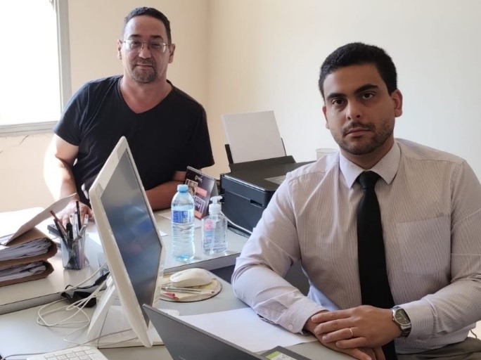 O presidente da entidade, José Henrique Bibiano (à esquerda) e o advogado Gabriel Mingato se reuniram na manhã desta quarta-feira (24), para a continuação dos trabalhos da área jurídica e análise de outros que chegam por demanda da categoria