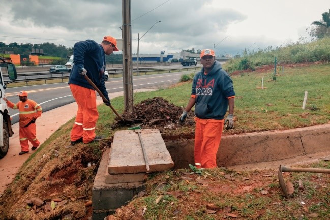 Em Jundiaí, mais de 6 mil bocas de lobo já foram limpas, antes das chuvas de verão