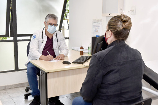 Consultas e exames voltam de forma gradual